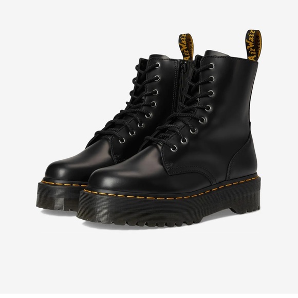 Dr. Martens Shoes - NWOT Dr. Martens Jadon Smooth Leather Platform Boots - Size 7 US